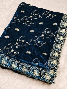 Sari en soie velours bleu brodé avec fils Zari et sequins, pièce de chemisier longue élégante, cadeau de mariage indien, tenue de soirée pour femme - Product Image 4