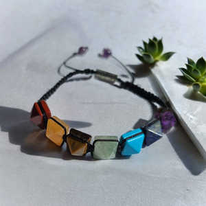 Nouveau design haute qualité 7 Chakra pierres précieuses petite pyramide Bracelets en gros sept Chakras pyramide guérison bracelets réglables - Product Image 3