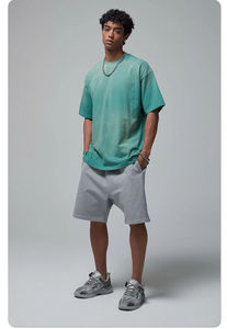 Ensemble 2 pièces d'été pour homme : survêtement streetwear vintage délavé à l'acide et t-shirt déchiré imprimé sérigraphié, fabriqué sur mesure - Product Image 2