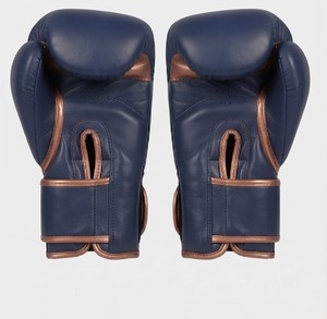 Guantes de Boxeo de Cuero Vacuno Personalizados con Marca, Guantes Profesionales para Artes Marciales y Entrenamiento con Saco de Boxeo, con Cierre de Gancho y Bucle - Product Image 3