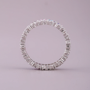 Bague Éternité pour Femme en Argent 925 Plaqué avec Zircon Cubique Taille Émeraude Créé en Laboratoire, Sertissage Pavé, Style Glamour Mariage - Product Image 2
