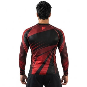 Rashguard de qualité, conçu avec des matériaux extensibles durables, respirant et confortable, coupe athlétique pour l'entraînement quotidien et les activités sportives. - Product Image 5
