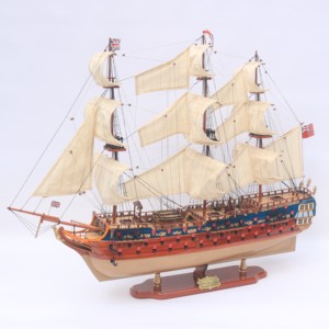 Maqueta de Barco Histórico del Reino Unido HMS BELLONA Pintada - Modelo de Madera Artesanal de Alta Calidad para Decoración del Hogar - Product Image 1