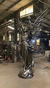 Figurine d'ange en fer forgé avec des ailes colorées tenant une torche, sculpture d'art de collection avec impression UV et design 3D complet - Product Image 4
