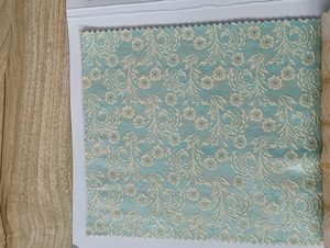 Tissu brodé de luxe en viscose/polyester HONEY LACE pour robes féminines, résistant aux taches et aux plis, taille moyenne - Product Image 5