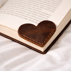 Marcapáginas de Cuero Genuino en Forma de Corazón, Personalizado y Colorido - Accesorios de Lectura Promocionales al por Mayor y Material Escolar - Product Image 1