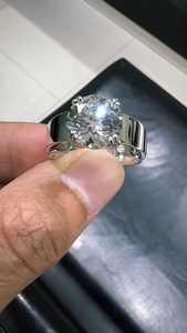 Bague solitaire large en moissanite ronde 5 carats, plaquée rhodium, en argent 925 véritable, cadeau idéal pour anniversaire ou fête entre amis - Product Image 3