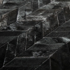 Tapis en cuir de vache noir fait à la main avec poils de vache véritable Tapis en cuir de vache véritable pour la décoration intérieure et extérieure de la maison et du bureau - Product Image 4