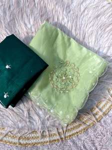 ผ้าส่าหรีปักลายคริสตัลมุก พร้อมงานปักมือแบบคัทลีสวยงาม งานปักมุกเดนา และลายอาร์โค โบดาร์ทั่วทั้งผืน - Product Image 2