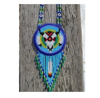 Ensemble collier et boucles d'oreilles en perles artisanales traditionnelles avec perles colorées pour tenues culturelles