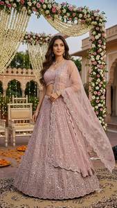 Ensemble de lehenga en georgette avec broderies Resham Dori, travail au fil et travail de sequins, accompagné d'un chemisier en georgette et d'un dupatta en tulle. - Product Image 4