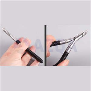 Kit d'outils de manucure et pédicure pour adultes en acier inoxydable avec repousse-cuticules, grattoir, pince à cuticules à ressort – Durable et portable - Product Image 5