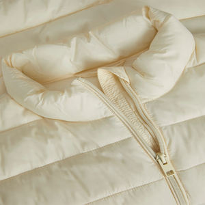 Blousons personnalisés pour femmes avec logo 2026 – Doudoune matelassée vierge, manteau bouffant chaud, coupe-vent à capuche, respirant, pour l'extérieur, OEM - Product Image 4