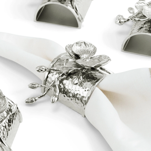 ชุดแหวนรองผ้าเช็ดปากโลหะรูปดอกกล้วยไม้สีขาว  ที่วางผ้าเช็ดปากสีเงินแบบตอกลาย  ของตกแต่งโต๊ะหรูหรา  ขายส่ง - Product Image 1