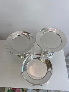 ขาตั้งเค้กโลหะเคลือบเงินคลาสสิก พร้อมกระจกเงา เหมาะสำหรับตกแต่งบ้าน งานอีเว้นท์ และเป็นของขวัญพรีเมียมจากอินเดีย - Product Image 3