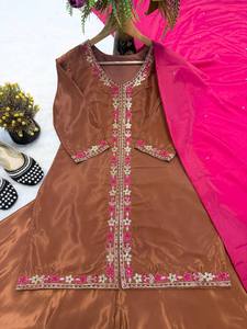 Elegante Conjunto Kurti Palazzo Marrón con Dupatta Rosa para Mujer – Traje Étnico de Diseñador para Fiesta con Bordado Minimalista - Product Image 4