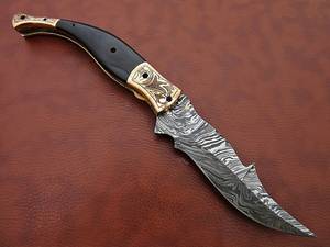 Cuchillo Plegable de Acero de Damasco SHARP POINT TRADES, Hoja de Pata de Oveja, Borde Recto, Apertura con Perilla, Diseño Artístico en Madera - Product Image 2