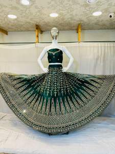 Zarna 16 Kali Net Lehenga Nupcial Pesado con Pedrería Completa, Trabajo de Espejo Shisha y Brillo, Falda Amplia, Blusa Incluida, Hecho para Durar - Product Image 2