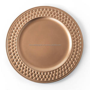 Plaque de présentation en métal extra-large pour les présentations de repas fins donnant une large base stable pour les assiettes à dîner plus grandes - Product Image 3