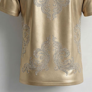 เสื้อยืดผู้ชายลายดาวประดับเพชรเมทัลลิกสีเงินทรงโอเวอร์ไซส์สุดหรูสไตล์สตรีทแวร์ - Product Image 3