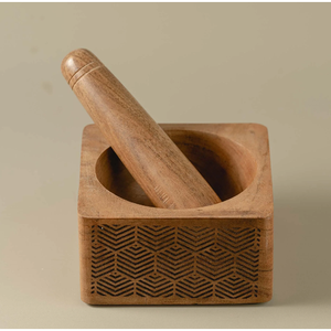 Mortero y Pilón de Madera Maciza Ecológico Hecho a Mano, Triturador Manual para Especias y Hierbas 173 - Product Image 1