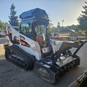Cargadora compacta Bobcat con trituradora, maquinaria de movimiento de tierras para manejo de materiales de construcción y tareas pesadas - Product Image 2