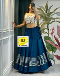 Conjunto de Chaniya Choli de Rayón y Algodón Premium con Blusa con Trabajo Manual de Espejos, Ropa Étnica Festiva para Navratri para Mujer - Product Image 1