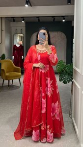 Ensemble Kurta Traditionnel à Imprimé Numérique, Élégant avec Col Brodé à Motifs Floraux, Ensemble Brodé au Charme Floral Classique - Product Image 6