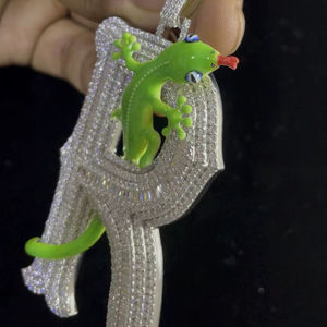 Colgante Hip Hop de Plata con Moissanita VVS de Alta Calidad y Piedra Duradera para Hombres y Mujeres, Estilo Urbano Único de HUMERA - Product Image 1