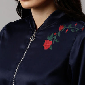 Conjunto Deportivo de 2 Piezas para Mujer, Chaqueta Corta con Cremallera y Pantalones, 100% Nailon, Cortavientos, Informal, con Capucha, de Alta Calidad - Product Image 4