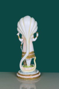 Estatua de Resina Hecha a Mano del Dios Hindú Vishnu con Polvo de Mármol, Sheshnaag, Dorado Blanco, de Cuatro Brazos, Ídolo para Decoración del Mandir en el Hogar, Nirmala - Product Image 3