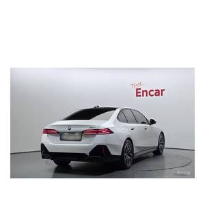 BMW Série 5 520i M Sport modèle décembre 2023 avec 22 898 km, boîte automatique, sièges en cuir, caméra de recul - Product Image 2