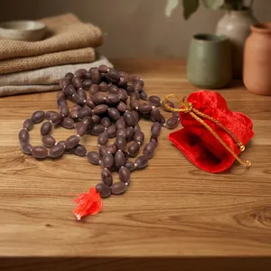 Collier de méditation traditionnel indien en bois de santal rouge naturel Lal Chandan Mala fait main, style zen asiatique, pour Diwali - Product Image 1