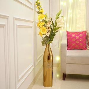 Vase décoratif en métal au design artistique pour la présentation sur table, accent de décoration intérieure de luxe - Product Image 3