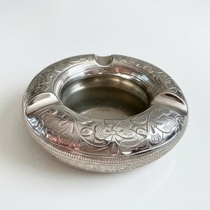 Cendrier en métal antique plaqué argent, sculpté à motifs floraux, rond, robuste, décoratif pour bureau, porte-cigares pour bar - Product Image 1