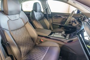 Audi S8 Sedán 2023 Usado en Excelentes Condiciones, Listo para Envío a Todo el Mundo - Product Image 2