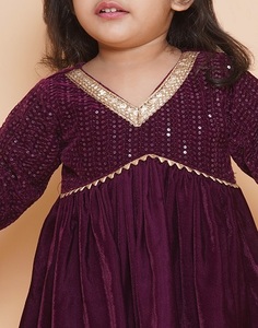 Ensemble dhoti en velours brodé à manches longues - Bourgogne - Product Image 2