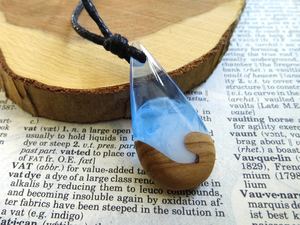Colgante de Madera Natural y Resina, Joyería Artesanal Hecha a Mano, Artículo de Regalo, Collar con Colgante de Resina Epoxi y Madera para Hombres y Mujeres - Product Image 3
