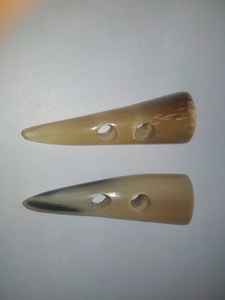 Boutons en corne de buffle 100% naturels, faits à la main, écologiques, avec motifs floraux et animaux pour accessoires de mode - Product Image 3