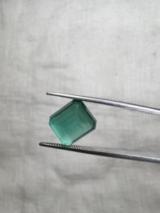 Pierre précieuse en vrac de 4,83 ct, véritable beryle vert d'origine Zambienne, taille octogonale à facettes, vente en gros - Product Image 2