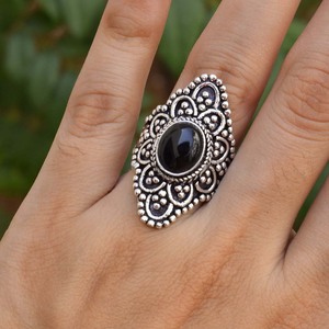 Bague en argent sterling 925 avec pierre précieuse onyx noir, bijou artisanal pour elle, pour un anniversaire - Product Image 1