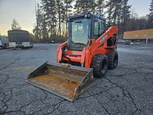 รถตักล้อยาง Kubota SSV75 มือสอง เครื่องจักรก่อสร้างขนาดเล็ก สำหรับงานฟาร์มและงานภาคสนาม - Product Image 1
