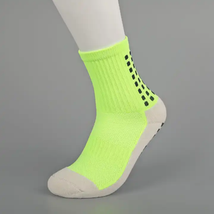 Chaussettes de sport en tissu tissé brodé motif banane jaune, silhouette moyenne, confortables et élégantes, pour tenue athlétique - Product Image 4