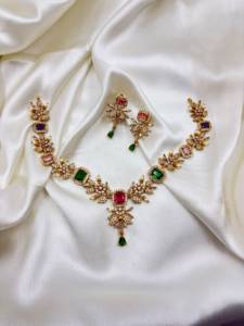 Nuevo Conjunto de Collar y Pendientes con Diseño de Flor, Chapado en Oro, con Cristales y Diamantes de Imitación, Joyería de Boda, Estilo Clásico para Mujer - Product Image 4
