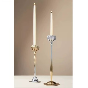 Portavelas de hierro premium con diseño de lazo, diseñado para brindar durabilidad y un atractivo atemporal. - Product Image 6