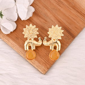 Boucles d'oreilles élégantes en laiton plaqué or jaune avec pierre œil-de-chat, bijoux de créateur tendance pour femmes - Product Image 4