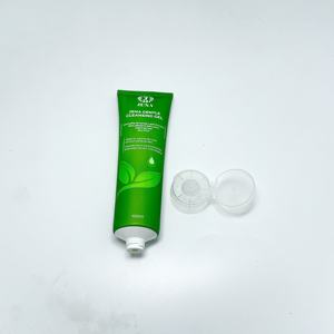 Tubo de Plástico PE Verde Mate Directo de Fábrica para Envasado de Cosméticos y Limpiador Facial con Tapa Transparente Orientable - Product Image 3