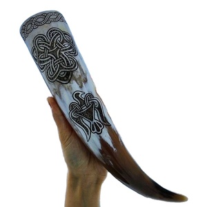 Corne à boire de style bateau Viking polie au design animal personnalisé Artisanat naturel pour bière et hydromel Style nautique AZ - Product Image 1