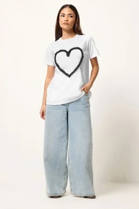 Camiseta Petite con Aplique de Corazón - Product Image 3