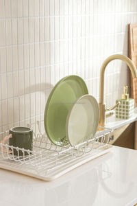 Escurridor de metal grande de acero inoxidable con cesta profunda que permite un secado rápido al aire de utensilios de cocina y artículos de vajilla - Product Image 2